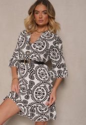 Biało-Czarna Sukienka z Bawełny o Rozkloszowanym Kroju Ozdobiona Guzikami Janivra. Czarne sukienki damskie Renee, bez wzorów, z bawełny, eleganckie, bez ramiączek. W wyprzedaży za 43.99 zł.