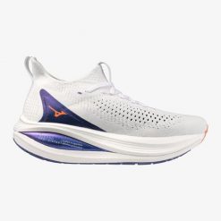 Buty do biegania damskie Mizuno Neo Vista 2. Białe obuwie sportowe damskie Mizuno, bez zapięcia, do biegania. Za 649.99 zł.