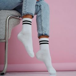 Białe skarpetki damskie dwa paski 1236 bk. Białe skarpetki damskie Milena, bez wzorów, z bawełny. Za 16.90 zł.