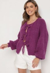 Fioletowy Kardigan Oversize z Wełną Zdobiony Kokardkami Eleathalie. Fioletowe kardigany damskie Born2be, z aplikacjami, z jeansu. Za 139.99 zł.