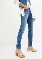 Dżinsy SKINNY ze stretchem, mid waist. Niebieskie jeansy damskie bonprix, z aplikacjami, z jeansu. Za 147.99 zł.