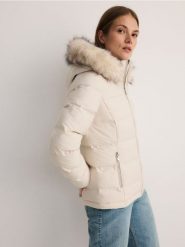 Pikowana kurtka - kremowy. Białe kurtki damskie Reserved, l, bez wzorów, z tkaniny, bez kaptura. W wyprzedaży za 199.99 zł.