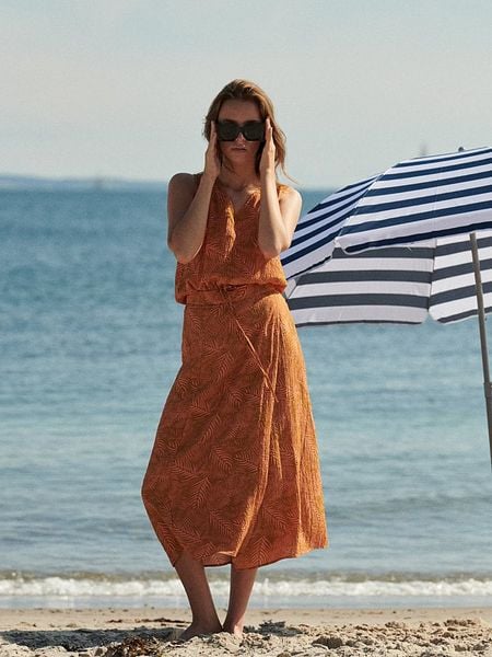 Vila Spódnica w kolorze pomarańczowym rozmiar: 38. Pomarańczowe spódnice damskie Vila, na co dzień, s, bez wzorów, z wiskozy, klasyczne, maxi. Za 65.54 zł.