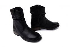 RIEKER Z6883-00 black, botki damskie. Czarne botki damskie Rieker, na zimę, z polaru, bez obcasa, na obcasie, bez zapięcia. Za 399.90 zł.