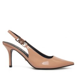 Szpilki Guess. Brązowe szpilki damskie Guess, z aplikacjami, bez obcasa, na szpilce, bez zapięcia. Za 399.99 zł.