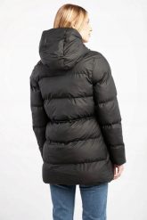 KURTKA DAMSKA ZIMOWA RAINS RK-15370-01B-M. Czarne kurtki damskie Rains, na zimę, m, bez wzorów, z dresówki, bez kaptura. Za 1,799.00 zł.