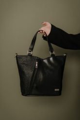 Shopperka skórzana SHE 705 czarny croco. Czarne torebki klasyczne damskie SHE, ze skóry, bez dodatków. Za 246.99 zł.