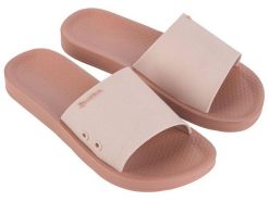 Klapki damskie obuwie plażowe Ipanema Classic Slide Fem. Czerwone klapki damskie Ipanema, z aplikacjami, z gumy, bez obcasa, na płaskiej podeszwie, bez zapięcia. Za 101.98 zł.