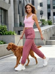 Spodnie jogger sportowe - różowy. Czerwone spodnie sportowe damskie Sinsay, l, bez wzorów. Za 39.99 zł.