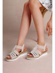 Foreverfolie Sandały w kolorze beżowym na koturnie rozmiar: 41. Brązowe sandały damskie Foreverfolie, bez wzorów, z otwartym noskiem, bez obcasa, na koturnie, bez zapięcia. Za 121.99 zł.