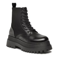 Trapery DeeZee. Czarne trapery damskie DeeZee, bez zapięcia. Za 199.99 zł.