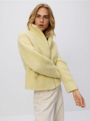 Kurtka z wełną - żółty. Żółte kurtki damskie Reserved, l, bez wzorów, z tkaniny, bez kaptura. Za 299.99 zł.