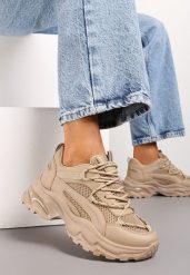 Ciemnobeżowe Sneakersy na Tłoczonej Podeszwie z Ozdobnym Sznurowaniem i Wstawkami z Siateczki Xerxia. Brązowe obuwie sportowe damskie Born2be, bez zapięcia. Za 99.99 zł.
