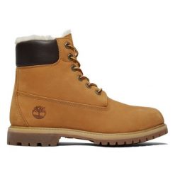 Trapery damskie TIMBERLAND 6 Inch Warm Lined Waterproof Boot. Brązowe trapery damskie Timberland, na zimę, ze skóry, bez zapięcia. W wyprzedaży za 919.99 zł.