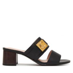 Klapki Coccinelle. Czarne klapki damskie Coccinelle, bez wzorów, bez obcasa, bez zapięcia. Za 949.99 zł.