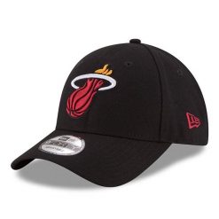 Czapka z daszkiem New Era NBA Miami Heat. Białe czapki z daszkiem damskie New Era, bez wzorów, z poliesteru. Za 167.50 zł.