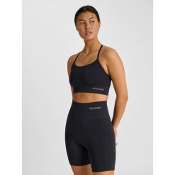 Damski bezszwowy biustonosz sportowy Hummel Tiffy. Czarne biustonosze sportowe damskie Hummel, bez wzorów. Za 150.00 zł.