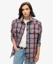 Superdry Borg Check Overshirt – Koszula-overshirt z borgiem w kratę. Czerwone koszule damskie Superdry, z aplikacjami, z materiału, klasyczne, bez kołnierzyka, bez ramiączek. Za 429.75 zł.