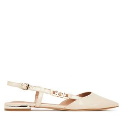 Sandały Guess. Sandały damskie Guess, z aplikacjami, bez obcasa, na płaskiej podeszwie, bez zapięcia. Za 449.99 zł.