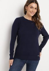 Granatowy Sweter w Klasycznym Stylu Irimarie. Niebieskie swetry klasyczne damskie Born2be, m, z jeansu, bez kołnierzyka. Za 44.99 zł.