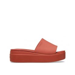 Klapki DKlapki Dla Dorosłych Crocs Brooklyn Slide. Brązowe klapki damskie Crocs, bez wzorów, z materiału, bez obcasa, bez zapięcia. Za 181.99 zł.