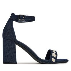 Sandały DeeZee. Szare sandały damskie DeeZee, bez wzorów, bez obcasa, na szpilce, bez zapięcia. Za 149.99 zł.
