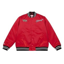 Gruba satynowa kurtka Chicago Bulls. Czerwone kurtki damskie Mitchell & Ness, s, bez wzorów, z poliesteru, bez kaptura. Za 575.00 zł.