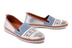 MANITU 840122-92 silber, półbuty damskie. Szare czółenka damskie Manitu, w ażurowe wzory, ze skóry, bez obcasa. Za 209.93 zł.
