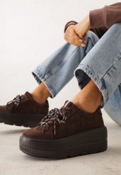 Brązowe Sneakersy na Platformie z Zamszu Naturalnego ze Sznurówkami w Paski Tarilita. Brązowe obuwie sportowe damskie Renee, z jeansu, bez zapięcia. Za 179.99 zł.