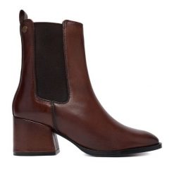 Botki Beverly Hills Polo Club. Brązowe botki damskie Beverly Hills Polo Club, bez obcasa, na słupku, bez zapięcia. Za 449.99 zł.