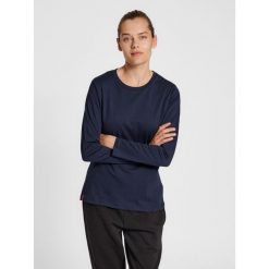 Damska koszulka z długim rękawem Hummel Red Basic. Niebieskie koszulki damskie Hummel, s, bez wzorów, z bawełny, bez kołnierzyka, bez ramiączek. Za 114.50 zł.