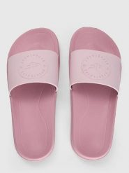 4F Klapki w kolorze jasnoróżowym rozmiar: 36. Różowe klapki damskie 4F, bez wzorów, z otwartym noskiem, bez obcasa, bez zapięcia. Za 61.31 zł.