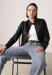 Czarna Gładka Kurtka Ramoneska o Taliowanym Kroju Tessalin. Czarne kurtki damskie Born2be, s, bez wzorów, z jeansu, bez kaptura. Za 119.99 zł.