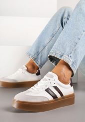 Biało-Bordowe Sneakersy w Stylu Tenisówek z Paskami Nilomira. Białe obuwie sportowe damskie Born2be, z jeansu, bez zapięcia, tenisowe. Za 84.99 zł.