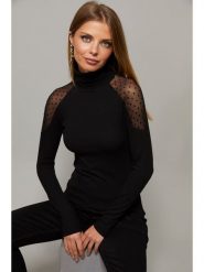 Milan Kiss Koszulka w kolorze czarnym rozmiar: S. Czarne bluzki damskie Milan Kiss, s, bez wzorów, bez kołnierzyka, bez ramiączek. Za 122.96 zł.