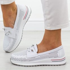 Białe ażurowe skórzane półbuty damskie Cambell 07302. Białe półbuty damskie Cambell, na jesień, w ażurowe wzory, z jeansu, bez obcasa, na płaskiej podeszwie, bez zapięcia. Za 219.00 zł.