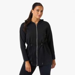 Bluza treningowa damska Swedemount Move Soft Hood Jacket szybkoschnąca. Czarne bluzy damskie SWEDEMOUNT, z tkaniny, bez zapięcia, do biegania. Za 199.99 zł.