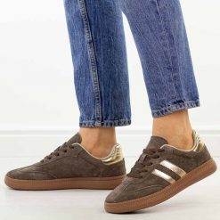 Czekoladowe skórzane półbuty damskie Sergio Leone Sp106. Brązowe półbuty damskie Sergio Leone, na jesień, bez wzorów, z jeansu, z okrągłym noskiem, bez obcasa, na płaskiej podeszwie, bez zapięcia. Za 209.00 zł.