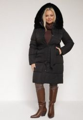 Czarna Pikowana Kurtka z Kapturem z Futrem i Wiązanym Paskiem Mevinatia. Czarne kurtki damskie Born2be, na zimę, l, bez wzorów, z dzianiny, z kapturem. Za 339.99 zł.