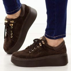 Czekoladowe skórzane sneakersy damskie Deoni D650. Brązowe obuwie sportowe damskie Deoni, na jesień, z jeansu, bez zapięcia. Za 449.00 zł.