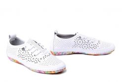 ARTIKER RELAKS 58C0572 biały, półbuty damskie. Białe półbuty damskie Artiker Relaks, na lato, bez wzorów, ze skóry, bez obcasa, bez zapięcia. Za 157.17 zł.