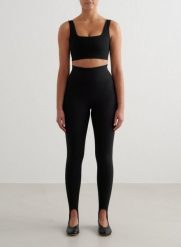 Damskie legginsy ze strzemionami, z wysokim stanem, squat proof Sense czarne. Czarne legginsy damskie Aim'n, l, bez wzorów, z elastanu. Za 381.00 zł.