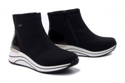 RIEKER REMONTE TEX D0T73-03 black, botki damskie. Czarne botki damskie Rieker Remonte, na zimę, bez obcasa, na koturnie, bez zapięcia. Za 389.90 zł.