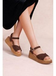 Foreverfolie Sandały w kolorze brązowym na koturnie rozmiar: 37. Brązowe sandały damskie Foreverfolie, bez wzorów, z otwartym noskiem, bez obcasa, na koturnie, bez zapięcia. Za 104.99 zł.