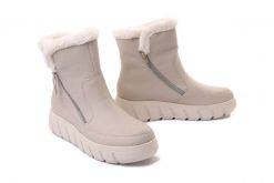 RIEKER Y3581-60 beige, botki damskie. Brązowe botki damskie Rieker, na zimę, bez obcasa, na koturnie, bez zapięcia. Za 399.90 zł.