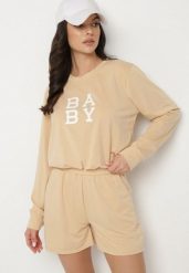 Beżowy 2-Częściowy Komplet Dresowy Bluza z Nadrukiem i Luźne Szorty z Kieszeniami Ridana. Brązowe bluzy damskie Born2be, m, bez wzorów, z dresówki, bez kaptura. Za 49.99 zł.