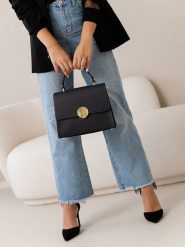 Lia Biassoni Skórzana torebka "Ensa" w kolorze czarnym - 26 x 22 x 12 cm rozmiar: onesize. Czarne torebki klasyczne damskie Lia Biassoni, z materiału, przez ramię, bez dodatków. Za 304.99 zł.