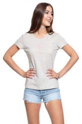 MUSTANG T SHIRT DAMSKI Alexia C Print Dove 1009807 4025. Szare t-shirty damskie Mustang, s, bez wzorów, bez kołnierzyka. W wyprzedaży za 39.99 zł.