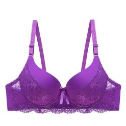 Biustonosz push-up z usztywnieniem i subtelnymi zdobieniami Veritchka. Czarne biustonosze Intica, z aplikacjami, z tkaniny. Za 79.00 zł.