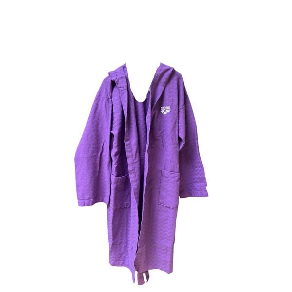 Szlafrok Arena Losange. Fioletowe szlafroki damskie Arena, bez wzorów, bez kaptura. Za 302.00 zł.